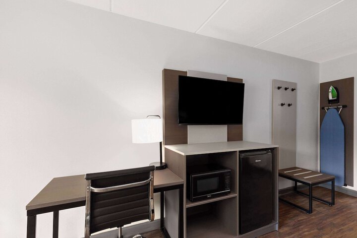 Room 11 of 30