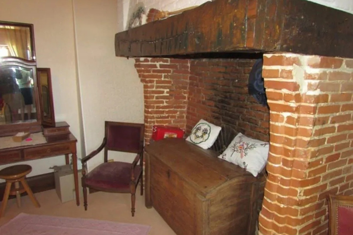 Room 3 of 12