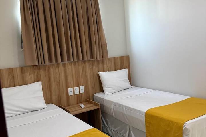 Room 7 of 102