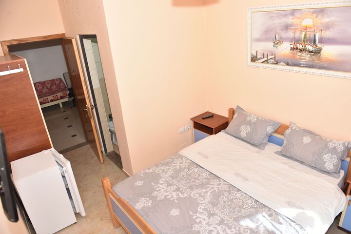 Room 9 of 31