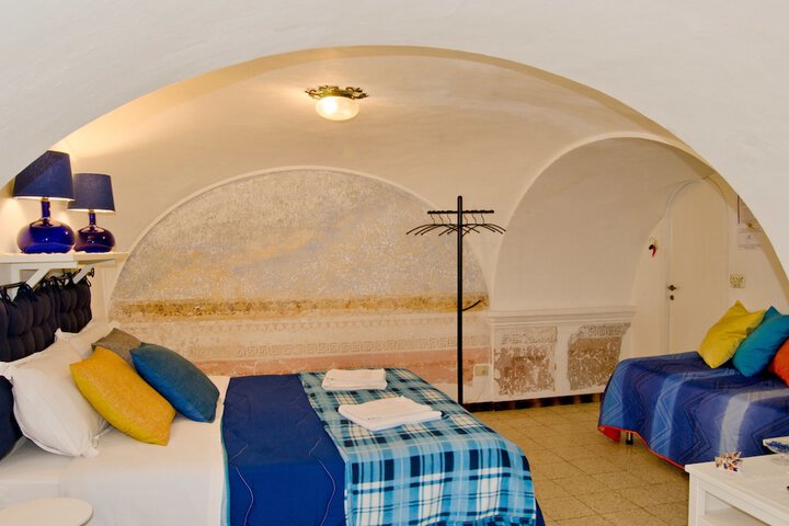 Room 4 of 36