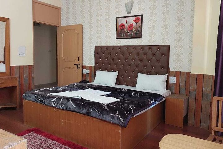 Room 8 of 39