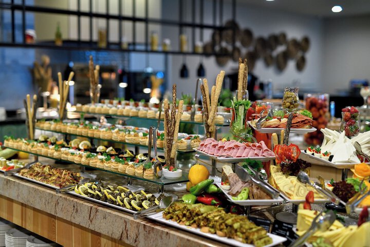Dining 55 of 70