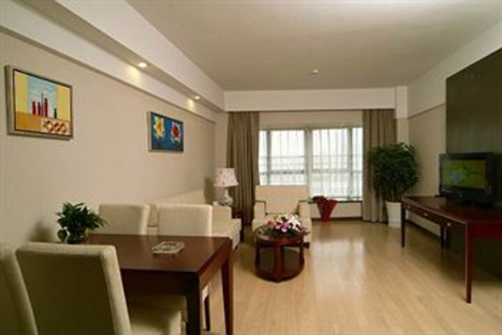 Room 8 of 9