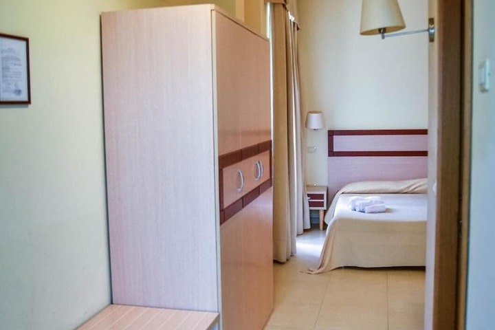 Room 16 of 62