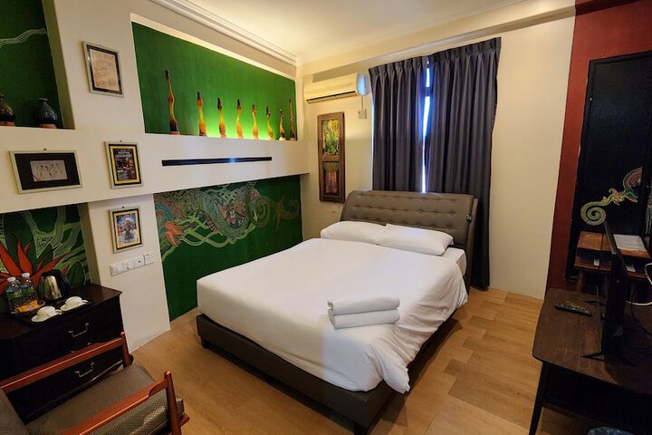 Room 8 of 82