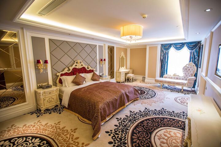 Room 42 of 103