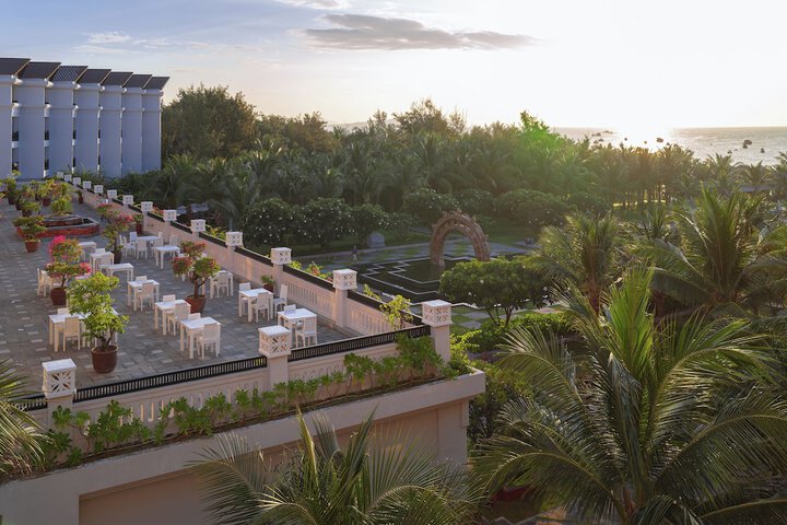 Hotel Exterior 128 of 165