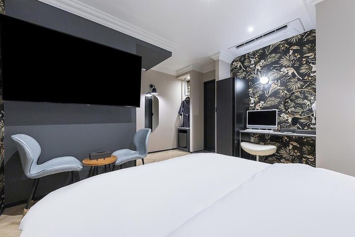 Room 9 of 72
