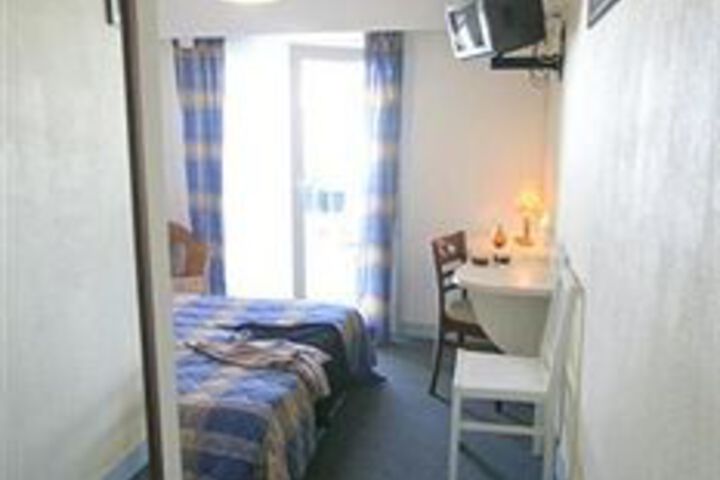 Room 4 of 18