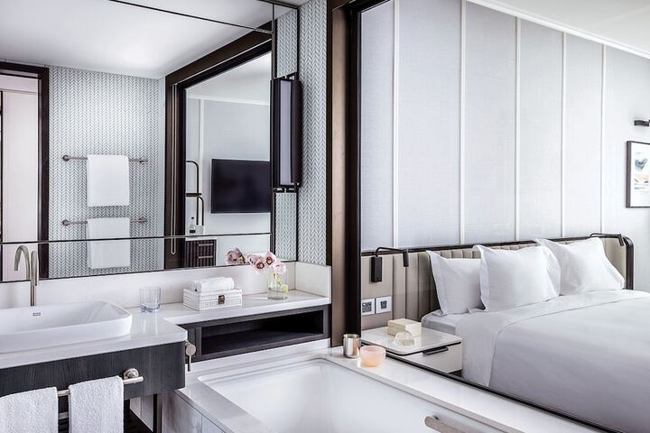 Room 51 of 158