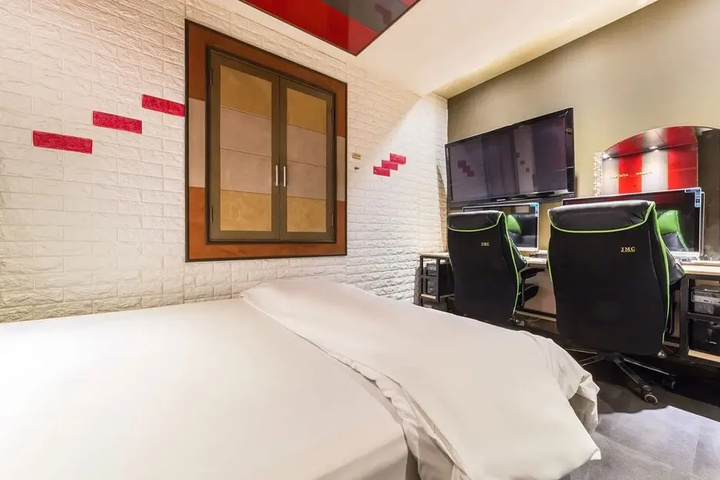 Room 4 of 11