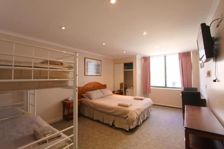 Room 8 of 85