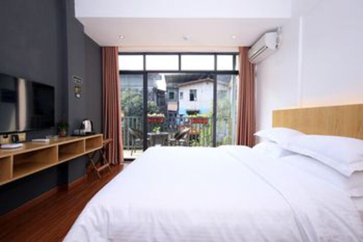 Room 11 of 25