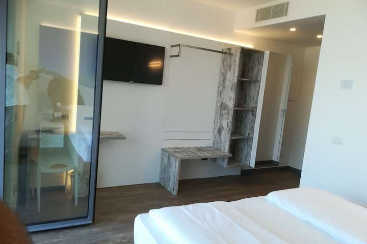 Room 19 of 81