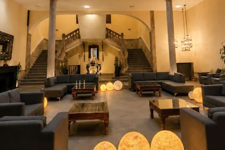 Guest Lobby