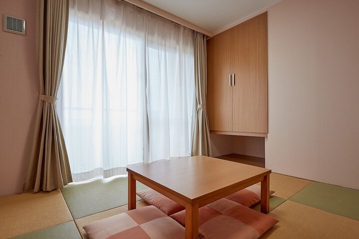 Room 10 of 120