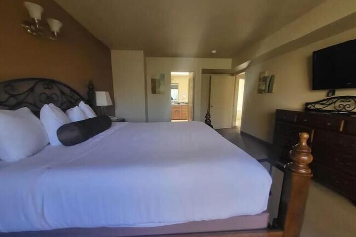 Room 11 of 17