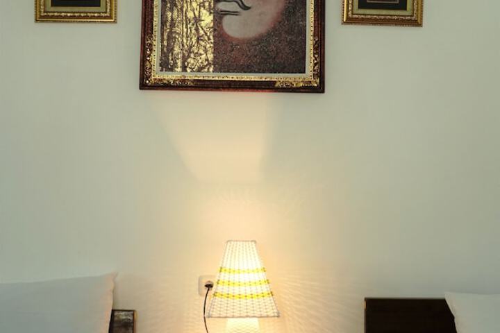 Room 12 of 72