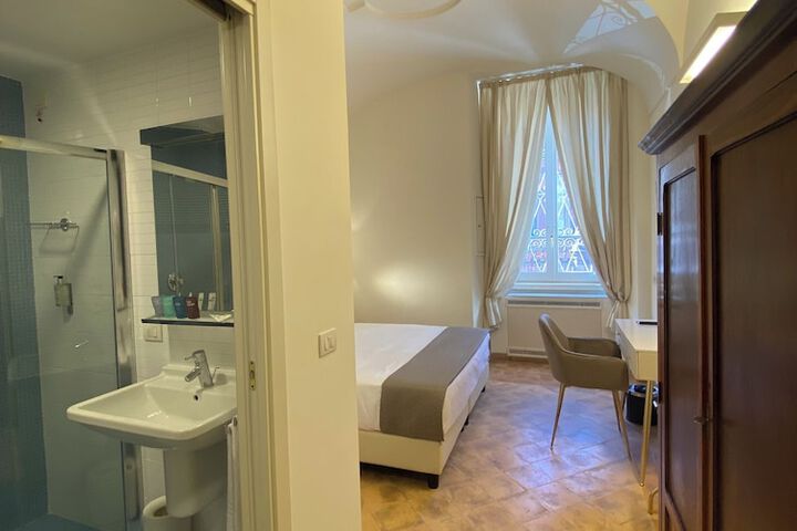 Room 51 of 180