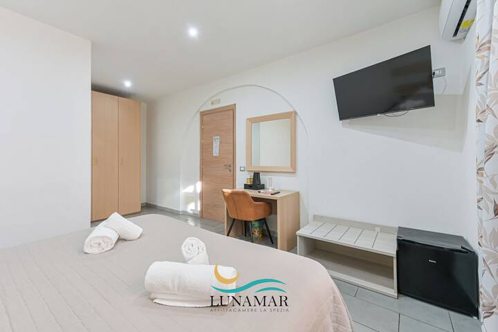Room 52 of 104