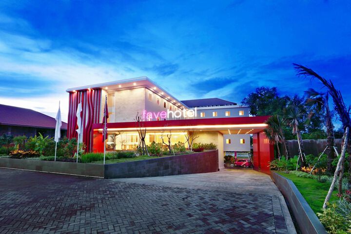 Front of property - evening/night