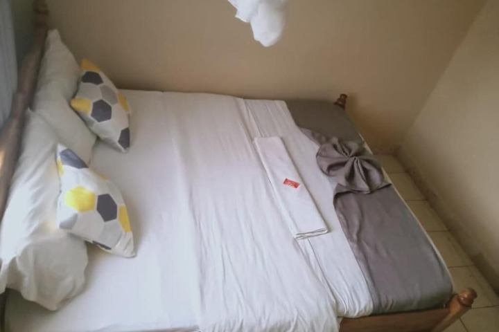 Room 4 of 42