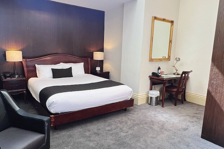 Room 5 of 27