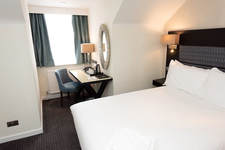 Room 10 of 40