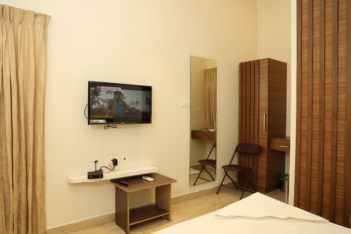 Room 4 of 16