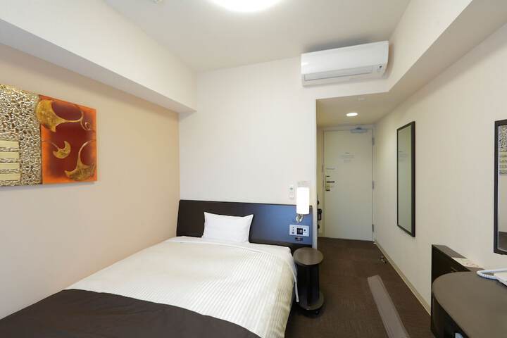 Room 8 of 37