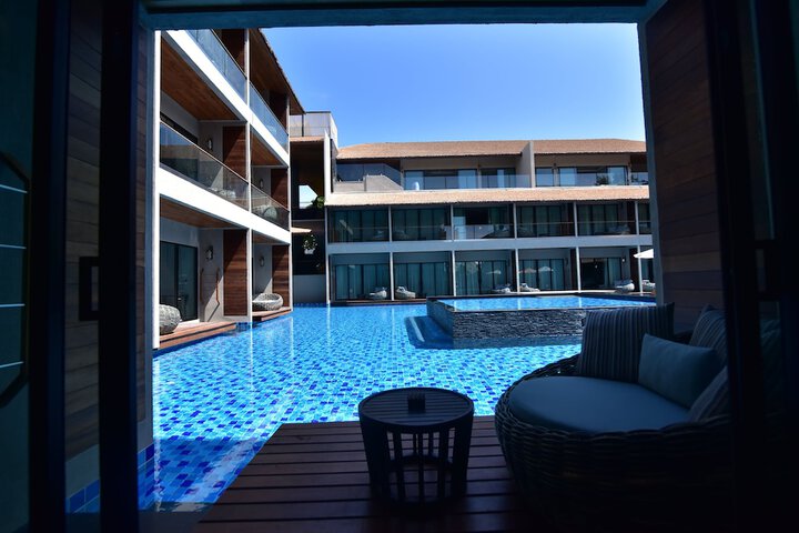 Pool 91 of 156
