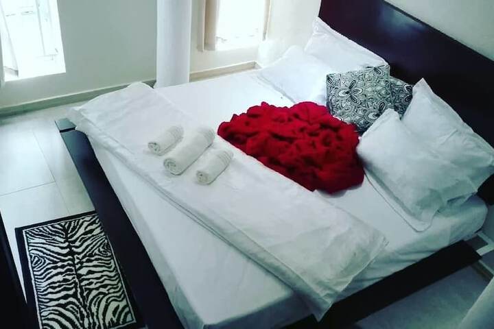 Room 5 of 12