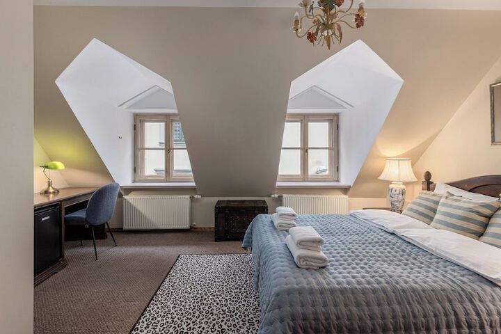 Room 73 of 118
