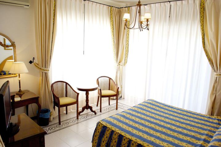 Room 9 of 102