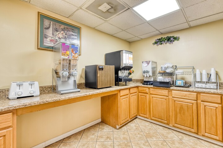 Breakfast/Coffee Service 24 of 30