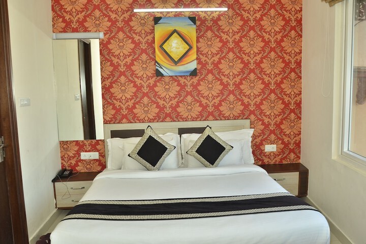 Room 2 of 27