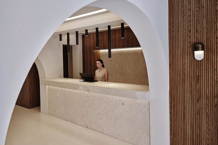 Entrance & Lobby