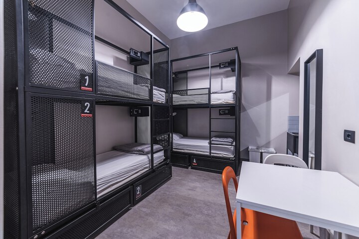 Room 10 of 82