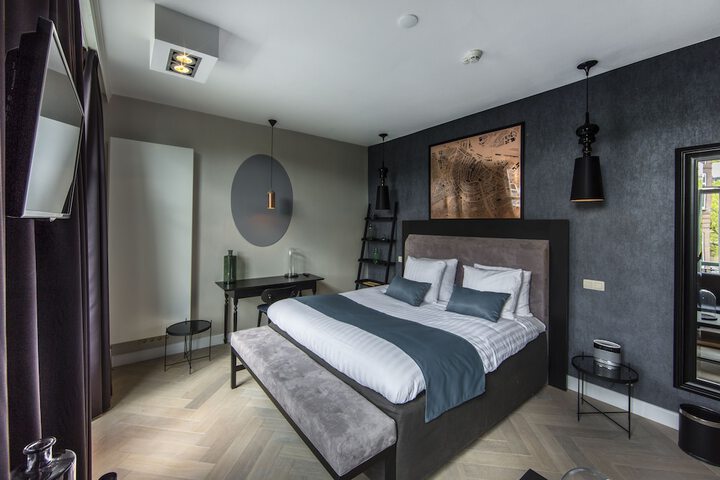 Room 3 of 40