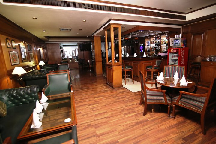 Lounge 31 of 63