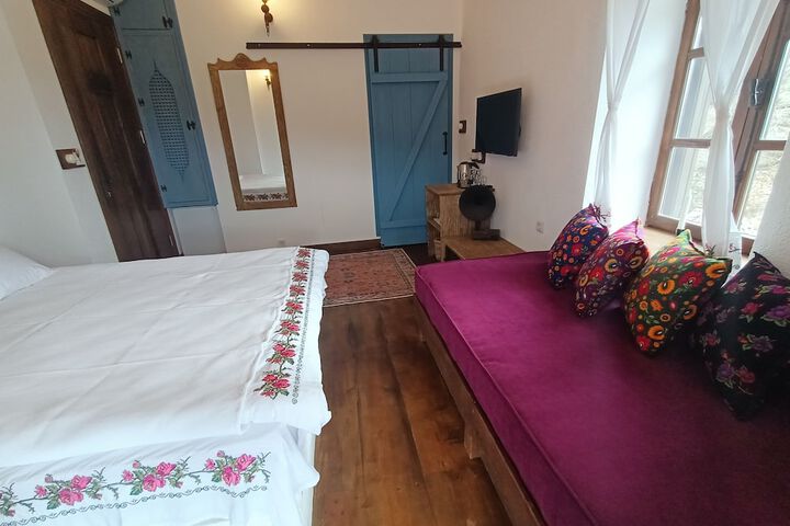 Room 9 of 85