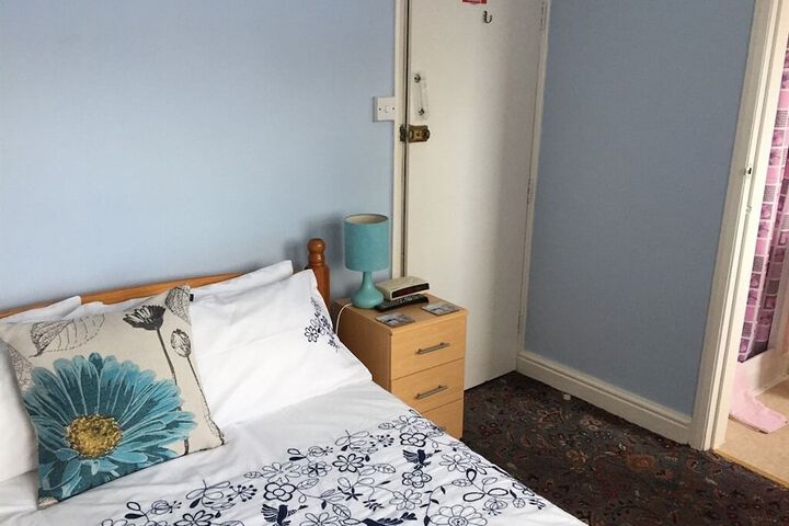 Room 3 of 40