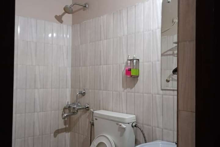 Room 13 of 18