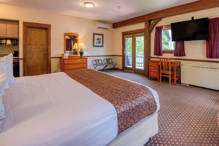 Superior King Lakeside with Shared Balcony (54 of 64)