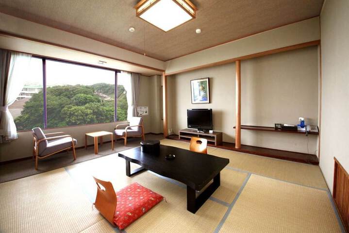 Room 11 of 34