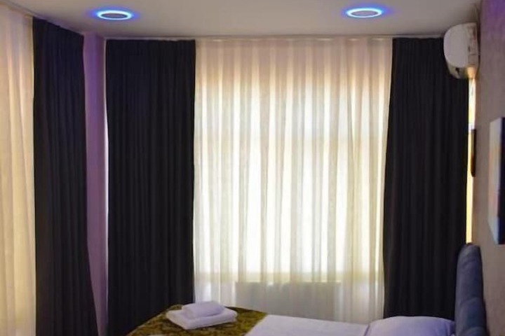 Room 6 of 31