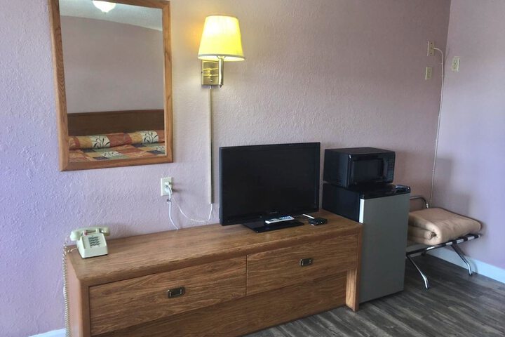 Standard Double Room 2 Queen Beds (2 of 6)