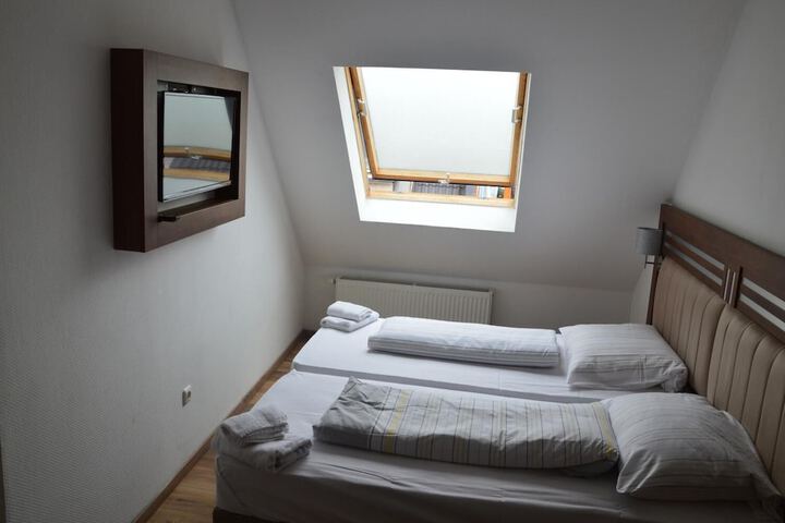 Room 12 of 29