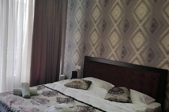 Room 18 of 33